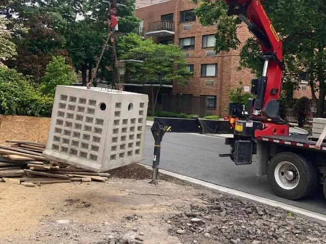 Setting a precast concrete structure